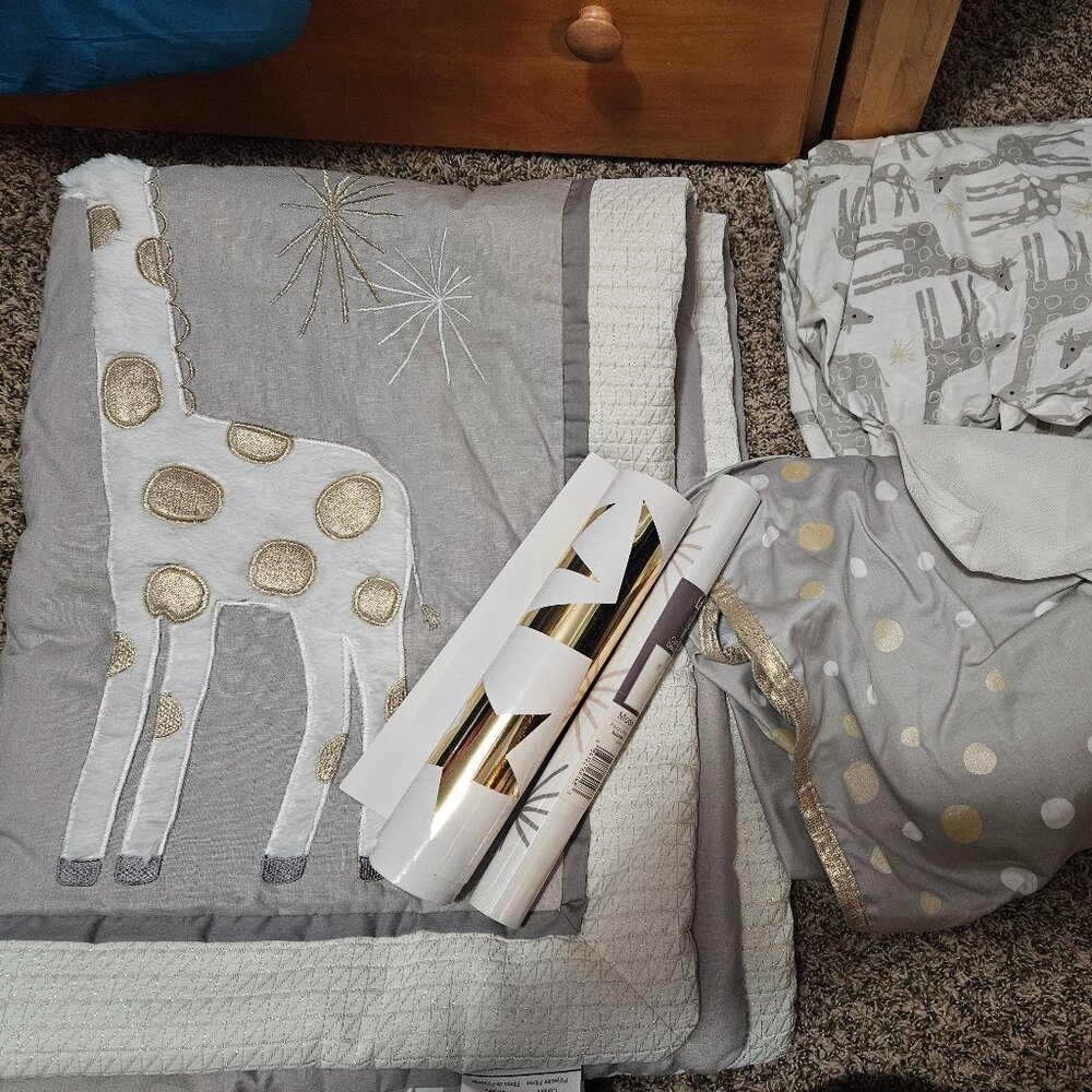 Lamb and Ivy crib set